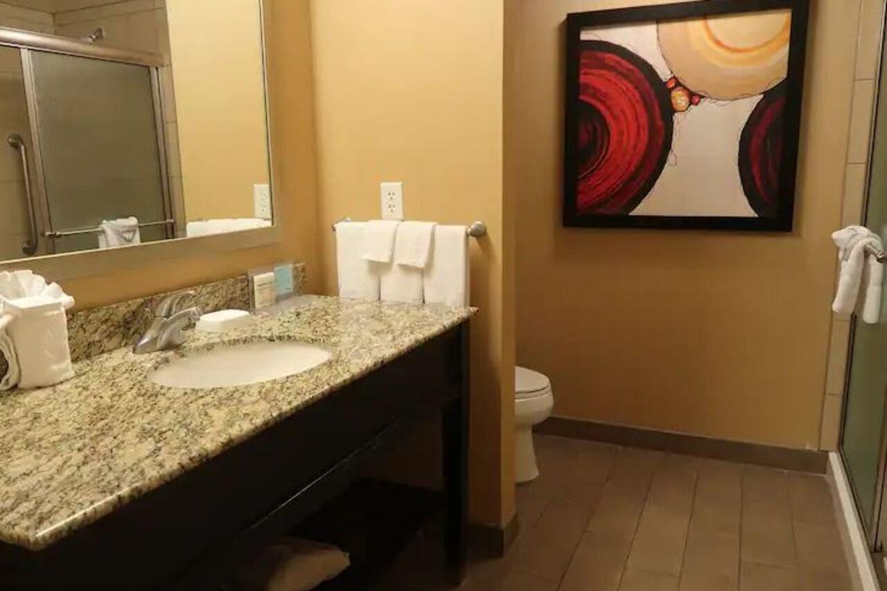 Hampton Inn & Suites Salinas Eksteriør bilde