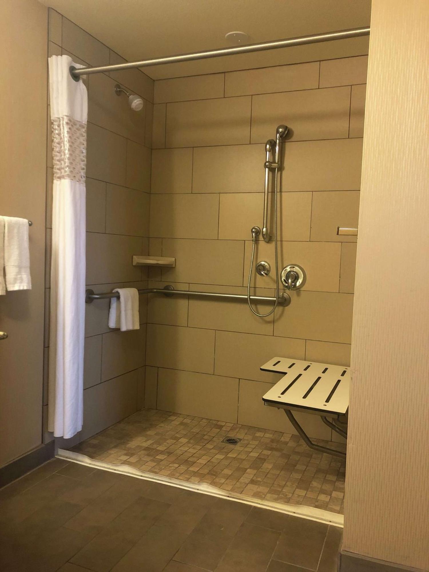 Hampton Inn & Suites Salinas Eksteriør bilde